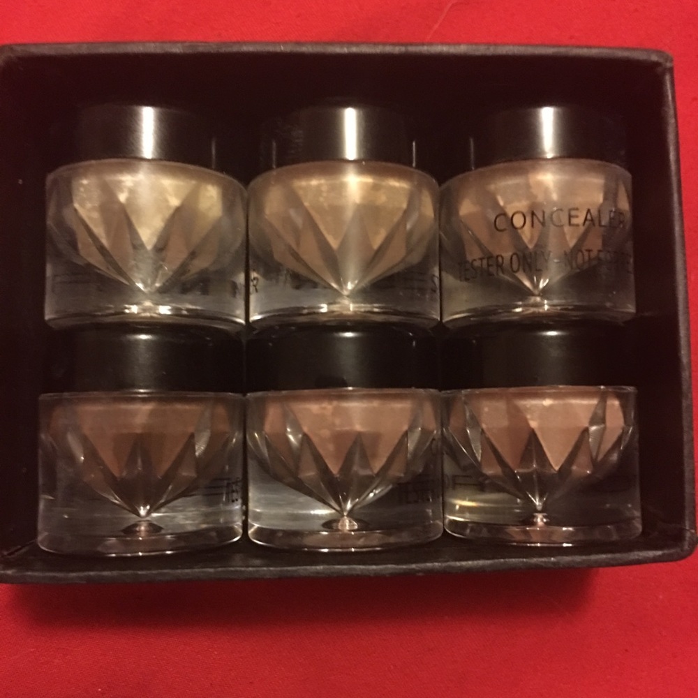 Younique Powder Concealer/Highlighter/Sculpter